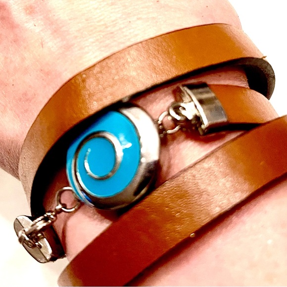 Leather and silver snap/ginger snap triple wrap bracelet - Picture 3 of 3